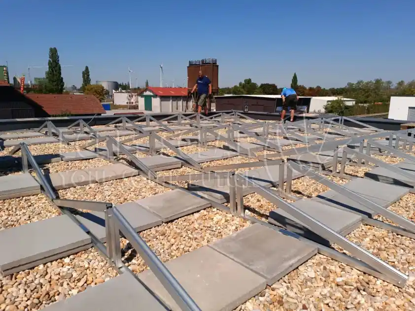 Hvordan installeres øst-vest ballast solar monteringssystem?